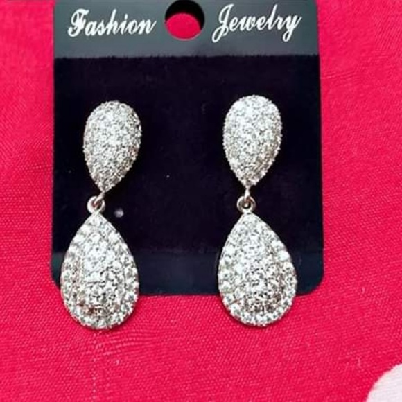 Earing - Picture 2 of 2